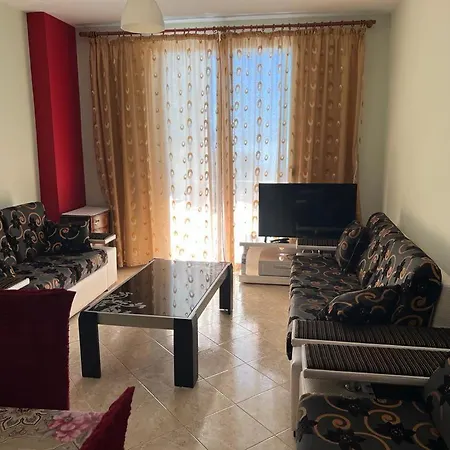 2 Bedroom 100m From Lägenhet *